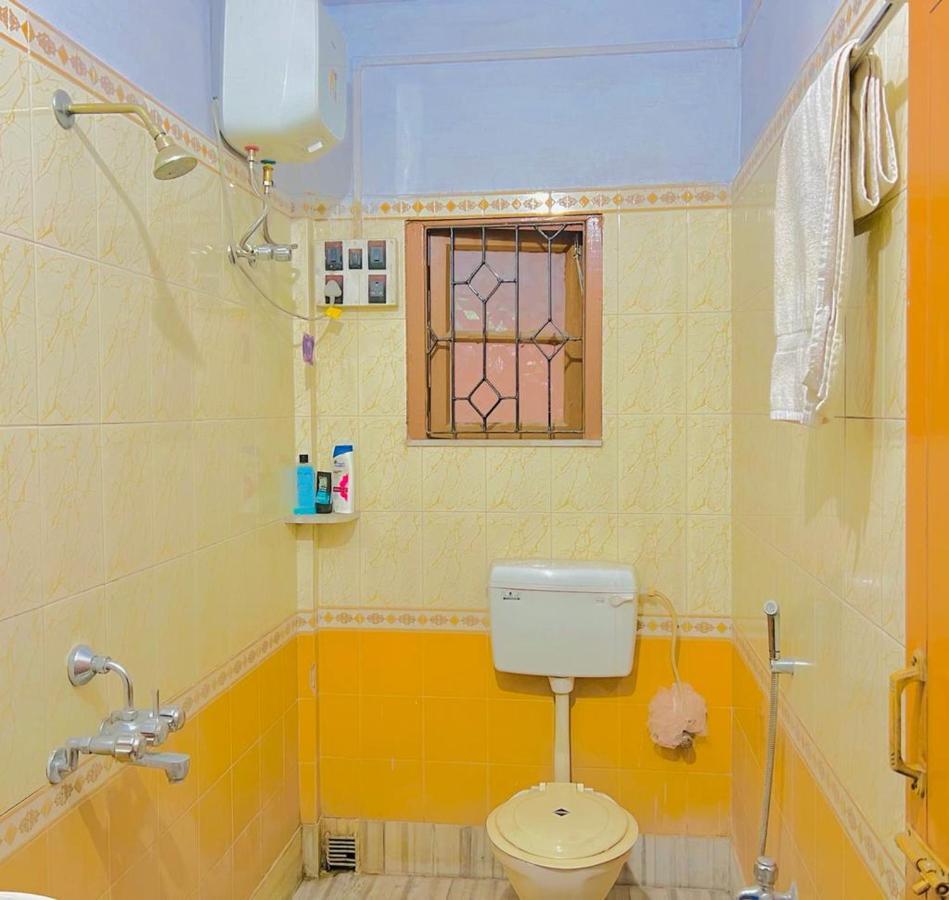 Spacious Apt With Antique Furniture ,Ac & Kitchen 콜카타 외부 사진