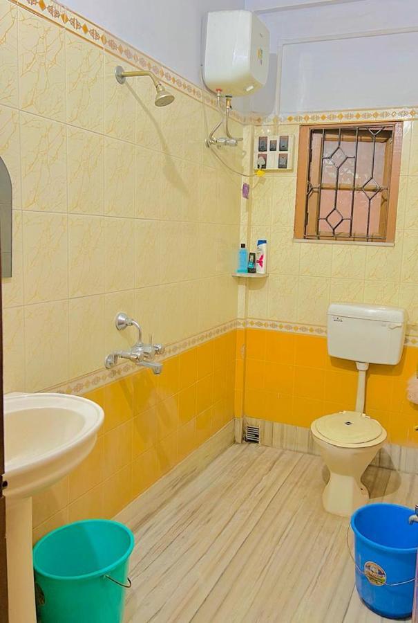 Spacious Apt With Antique Furniture ,Ac & Kitchen 콜카타 외부 사진